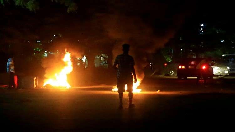 الخرطوم تحبس 3 متظاهرين لـ6 أشهر 