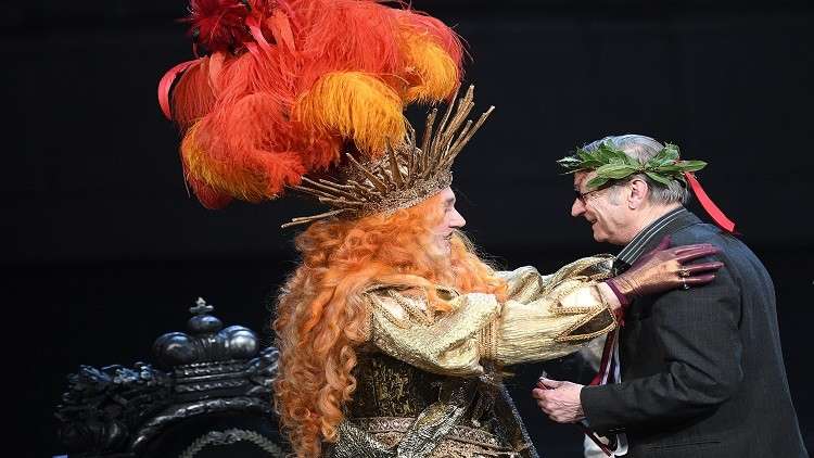 "القناع الذهبي" يفتتح برنامجا مسرحيا دوليا في موسكو