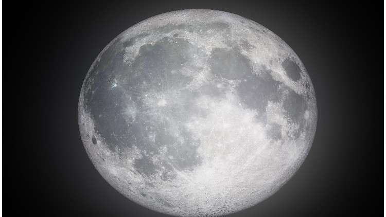 لقطة نادرة لمرور المحطة الفضائية الدولية أمام القمر