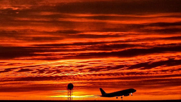 شاهد.. لحظة استلام السلطات المصرية