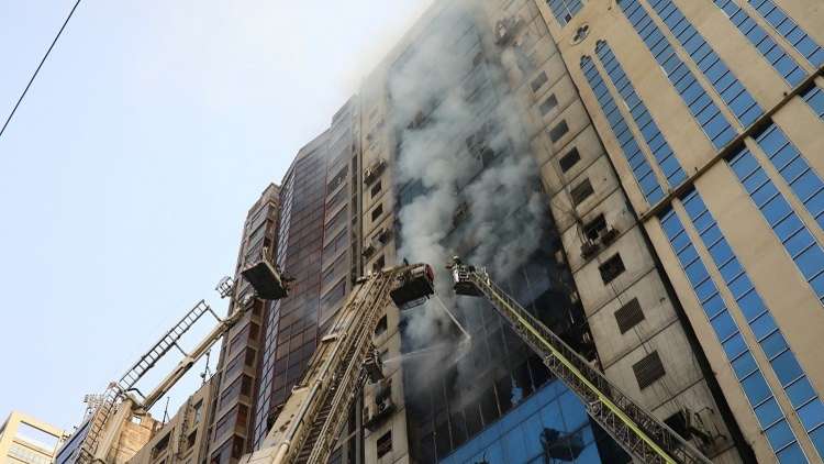 حريق ناطحة بنغلاديش يحصد أرواح 25 شخصا 