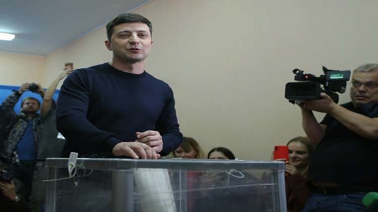 أقوى منافسي بوروشينكو في الانتخابات يعد الأوكرانيين بحياة طبيعية