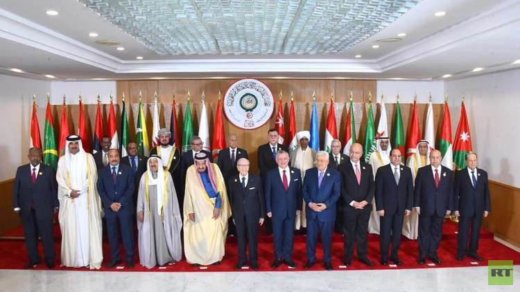 الصورة الوحيدة التي اجتمع فيها القادة العرب في قمة تونس