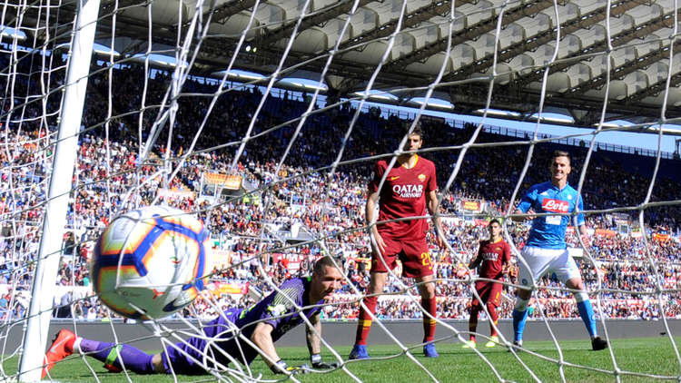 نابولي يكتسح روما برباعية في "الكالتشيو"