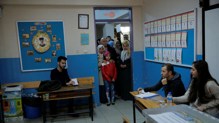 نتائج أولية.. حزب أردوغان يتصدر الانتخابات المحلية باسطنبول ويتراجع في أنقرة وإزمير وأنطاليا