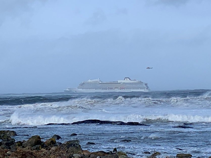صور + فيديو.. سفينة سياحية نرويجية تطلق نداء استغاثة قبالة سواحل البلاد