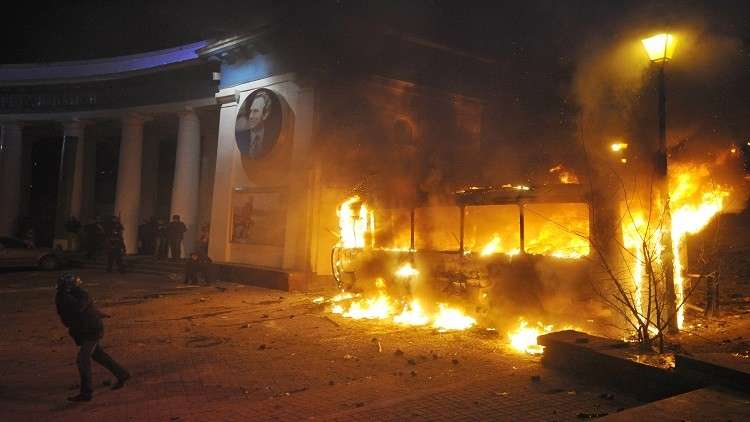 مقتل 20 شخصا باحتراق باص في بيرو