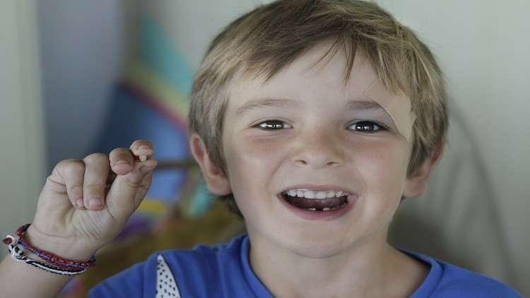 الاحتفاظ بالأسنان اللبنية قد ينقذ حياة طفلك في المستقبل!