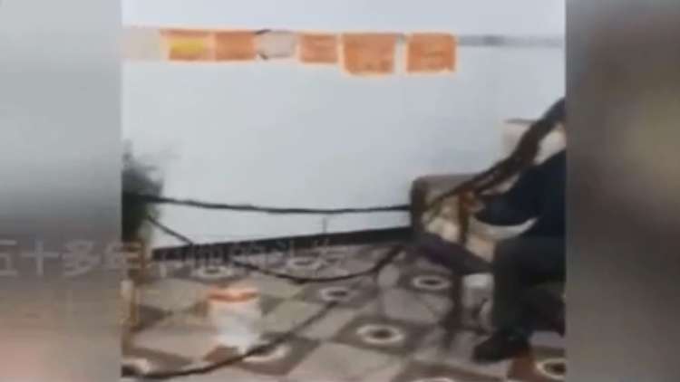 "شعر أم حبال".. صيني لم يقص شعره منذ 54 عاما! (فيديو)