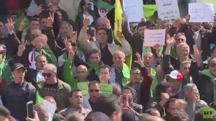 مطالبات برحيل رموز نظام بوتفليقة