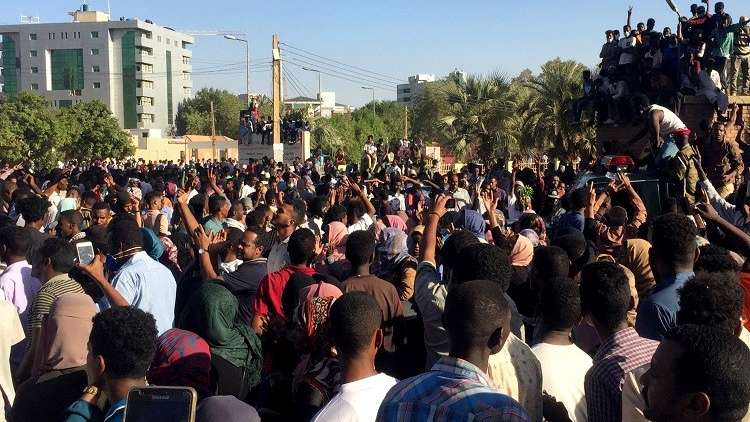 السودان.. مقتل طبيب في الاحتجاجات بأم درمان
