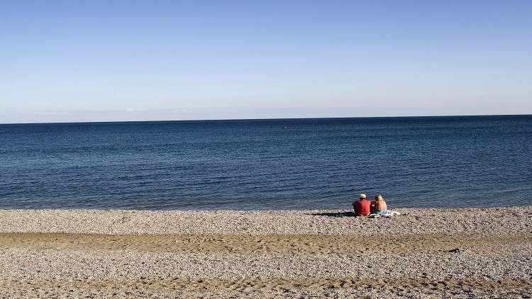 الأمواج تقذف كمية كبيرة من المخدرات على شاطئ في رومانيا