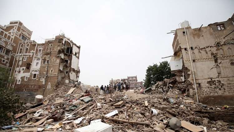 إيران تدين "استهداف مدرسة" بصنعاء وتتهم التحالف العربي بقصفها