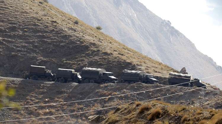 القوات الجزائرية تنفذ تمرينا بالذخيرة بالقرب من الحدود المغربية