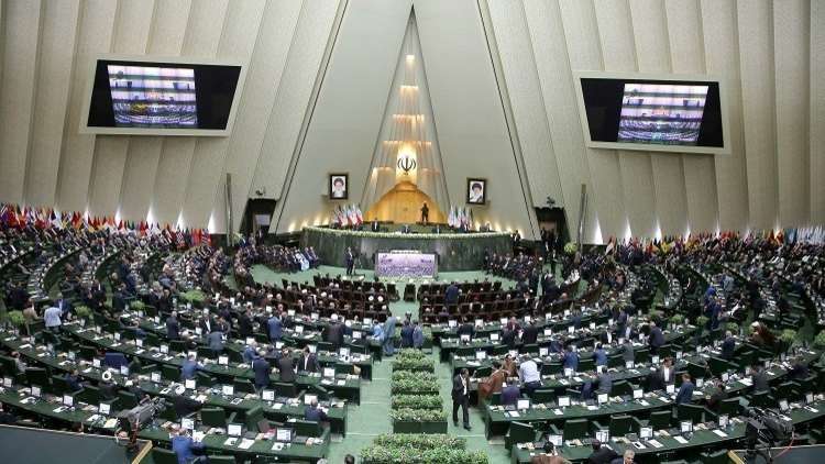 البرلمان الإيراني يندد بقرار واشنطن تصنيف الحرس الثوري كيانا إرهابيا 