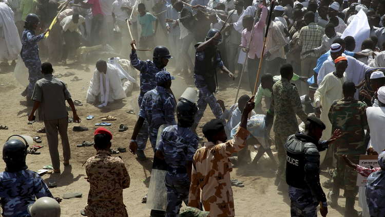 الشرطة السودانية توجه منتسبيها بعدم التعرض للمواطنين والتجمعات السلمية