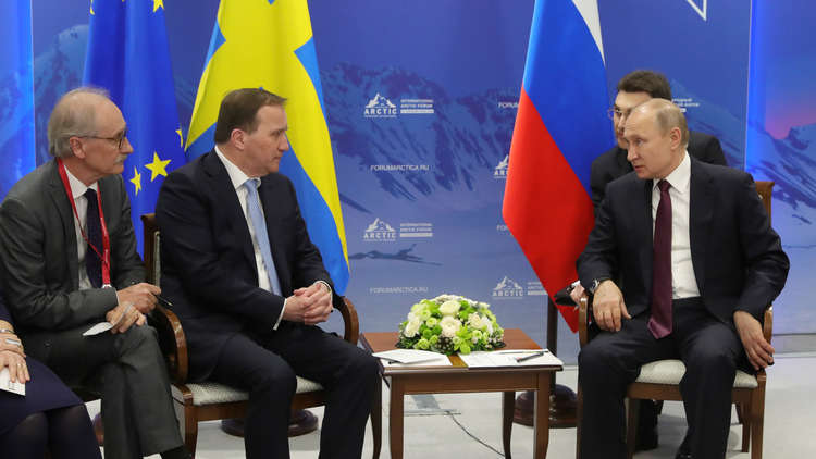 بوتين يتفطن لخطأ مترجمه ويصفه مازحا بـ