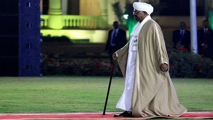 أنباء عن تنحي البشير.. والشعب السوداني يتنظر بيان الجيش 
