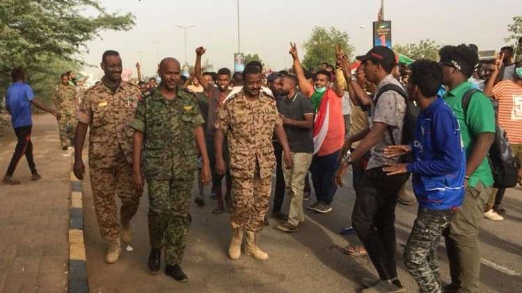اعتقال العديد من المسؤولين السودانيين المقربين من الرئيس البشير!