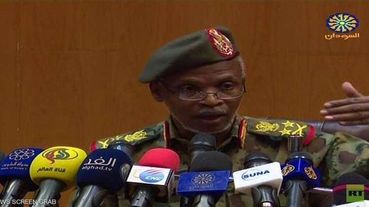 المجلس العسكري السوداني يتعهد بمحاكمة المسؤولين عن قتل المحتجين ويعد بعدم تسليم البشير