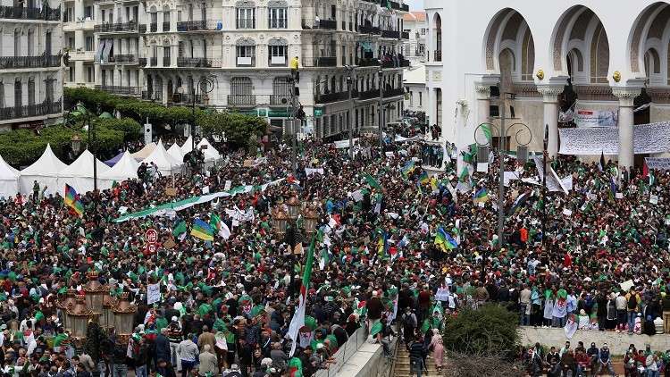 الشرطة الجزائرية تعتقل 108 أشخاص خلال احتجاجات الجمعة 