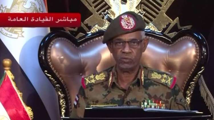 بن عوف يتنازل عن رئاسة المجلس العسكري في السودان