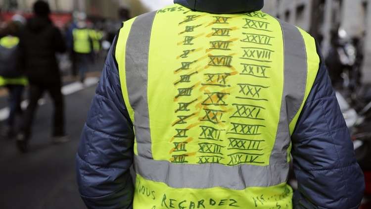 أكثر من 30 ألفا من 