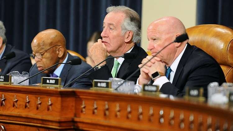 الديمقراطيون يمهلون مصلحة الضرائب حتى 23 أبريل لتقديم إقرارات ترامب