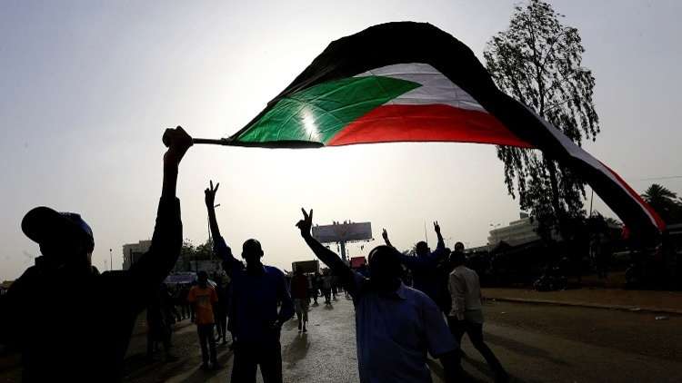 المجلس العسكري الانتقالي في السودان يطلب من القوى السياسية وضع شروطها