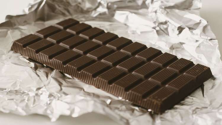 الشوكولاتة تحمي من طنين الأذن وتمنع فقدان السمع