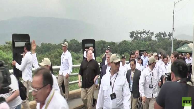 بومبيو يطالب مادورو بمغادرة فنزويلا