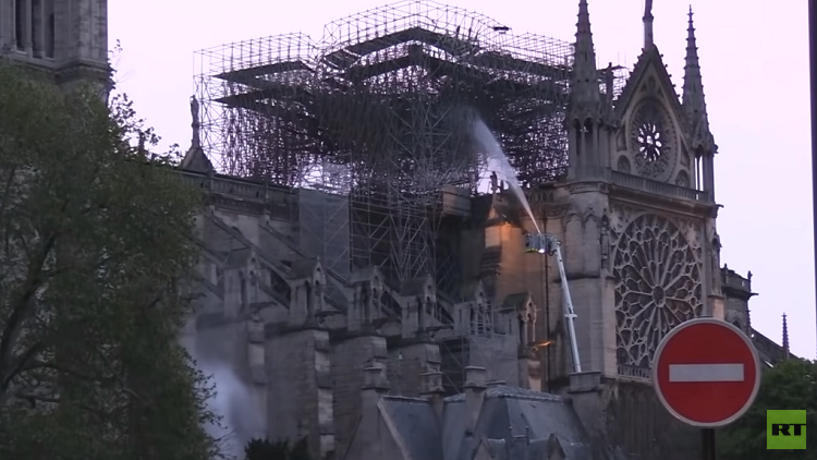 تغريدة دونالد ترامب حول حريق نوتردام تثير موجة سخرية