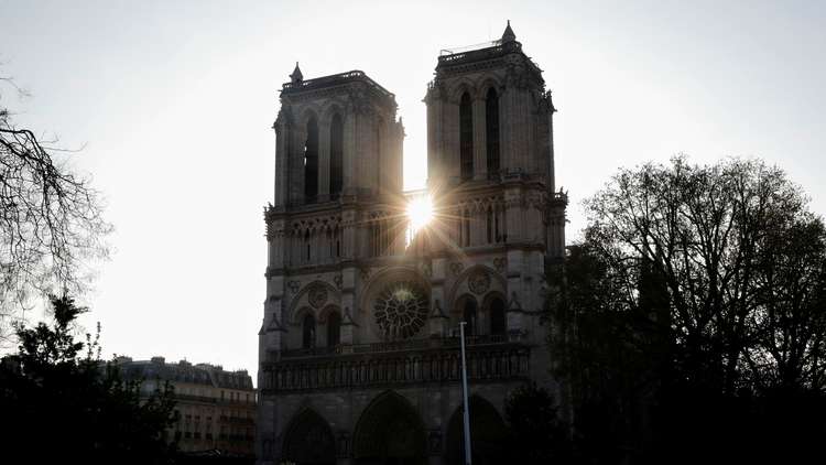 مؤرخ راحل يحمل سر إعادة بناء كاتدرائية نوتردام!