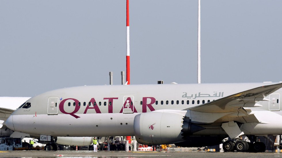  شركات طيران أمريكية تتوجس من تداعيات فرض قيود على الخطوط القطرية 