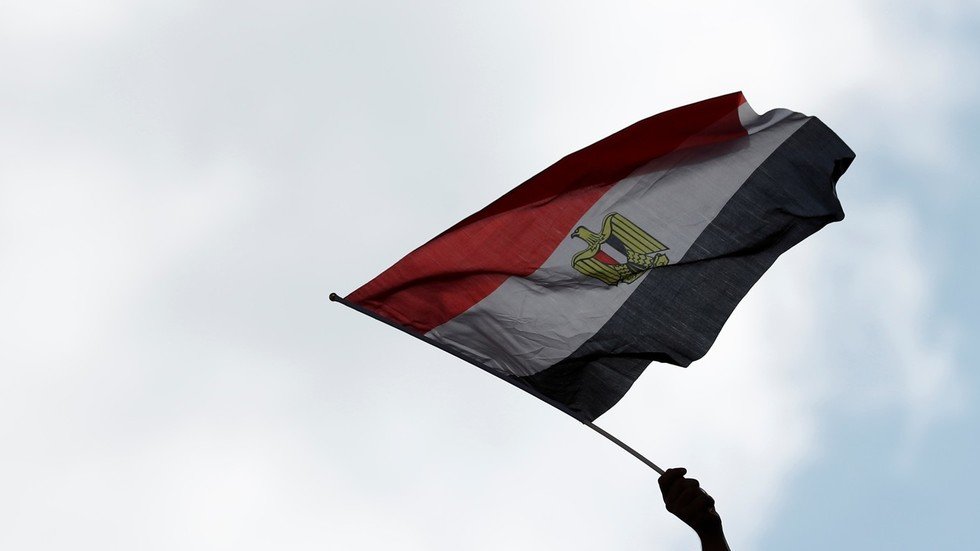  المصريون في الخارج يصوتون في الاستفتاء على التعديلات الدستورية