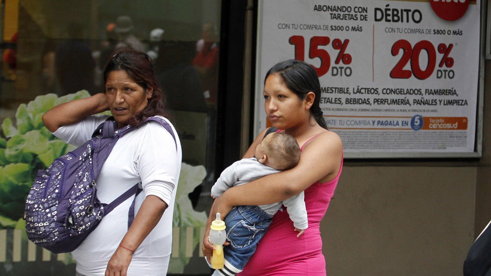 الأرجنتين تتبنى قانونا يعتبر التحرش في الأماكن العامة جريمة