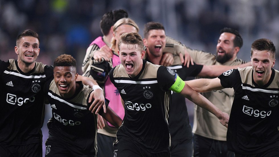 الاتحاد الهولندي يؤجل الدوري دعما لأياكس أمستردام