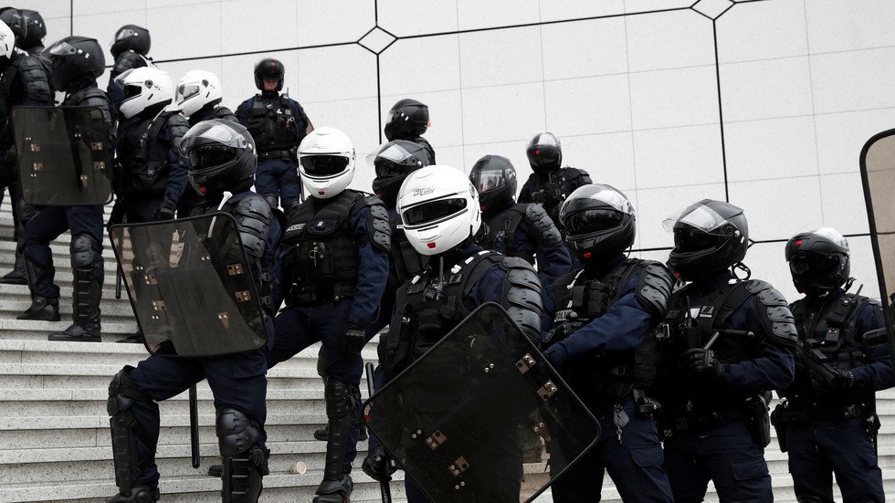 فرنسا تستعد لـ"السبت الأسود" والسلطات تنشر 60 ألف شرطي