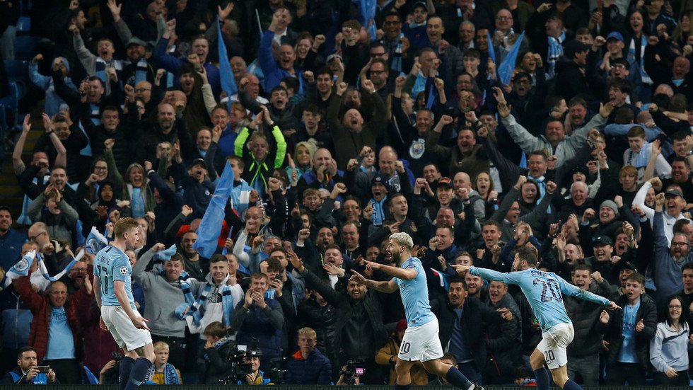 هدية خاصة من لاعبي مانشستر سيتي لجماهيرهم