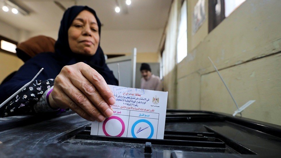 المصريون يصوتون في استفتاء على التعديلات الدستورية