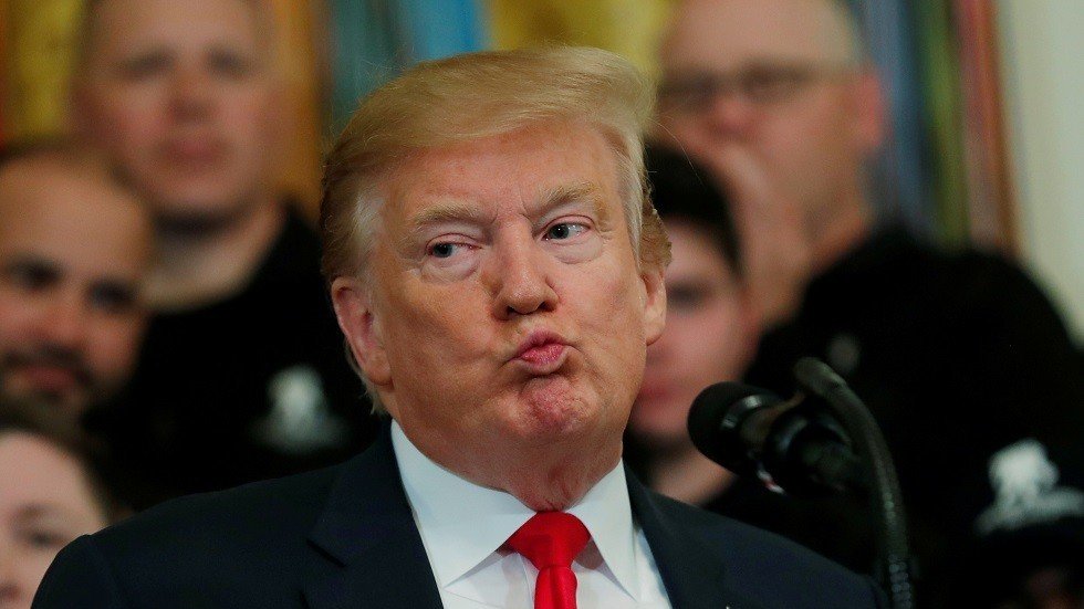 تقرير مولر يضعف ثقة الأمريكيين بترامب ويهبط بشعبيته لأدنى مستوى