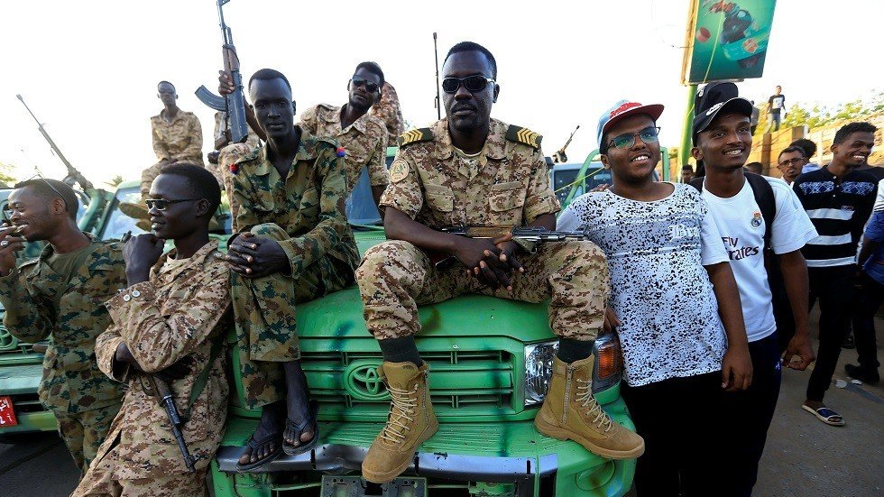 السودان.. اعتقال عدد من قيادات الحزب الحاكم السابق ووضع رئيس البرلمان الأسبق قيد الإقامة الجبرية