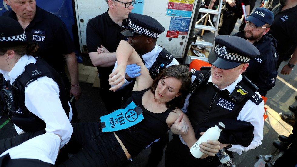 لندن.. ارتفاع عدد الموقوفين في احتجاجات "الخضر" إلى أكثر من 750