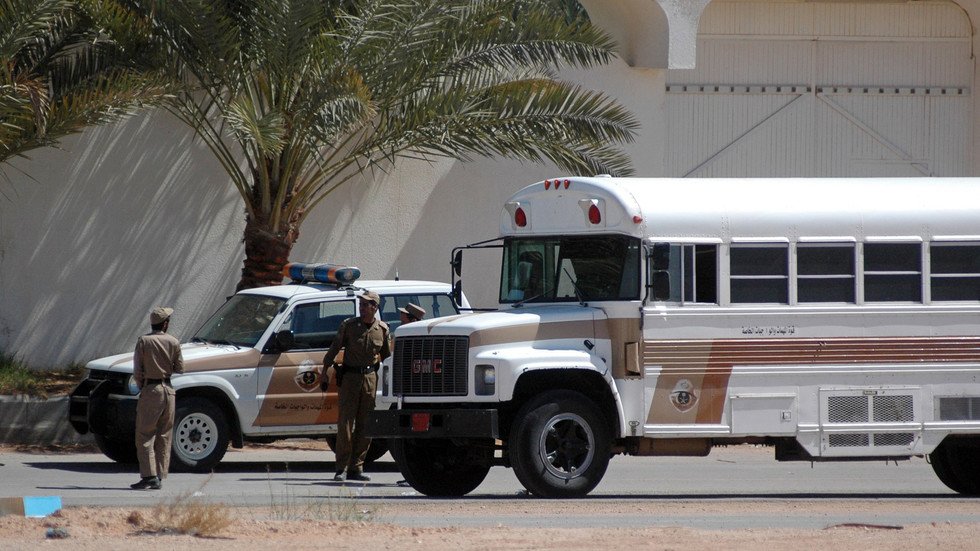 إحباط هجوم إرهابي على مركز مباحث شمالي الرياض وقتل المهاجمين