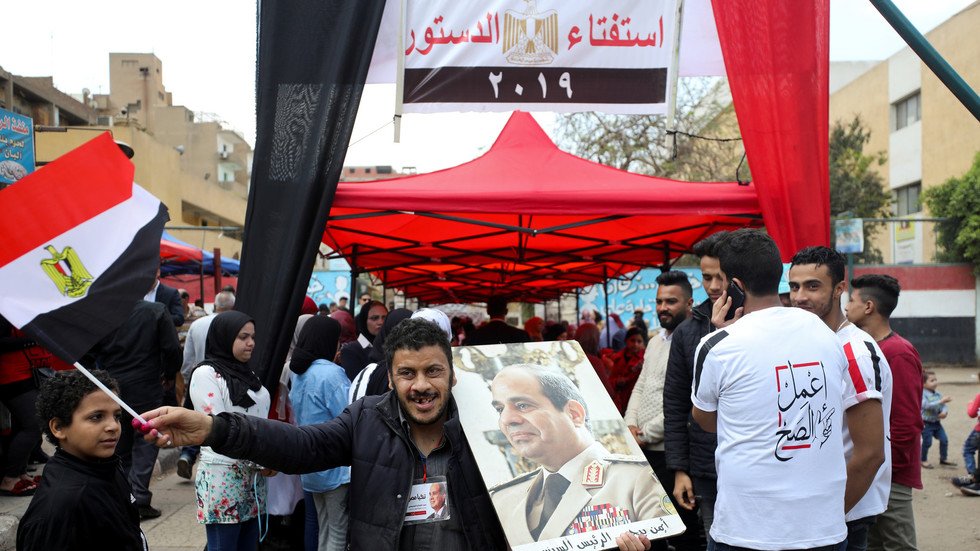 الوطنية للانتخابات: فاجأنا إقبال المصريين ولم نقرر بعد تمديد الاستفتاء