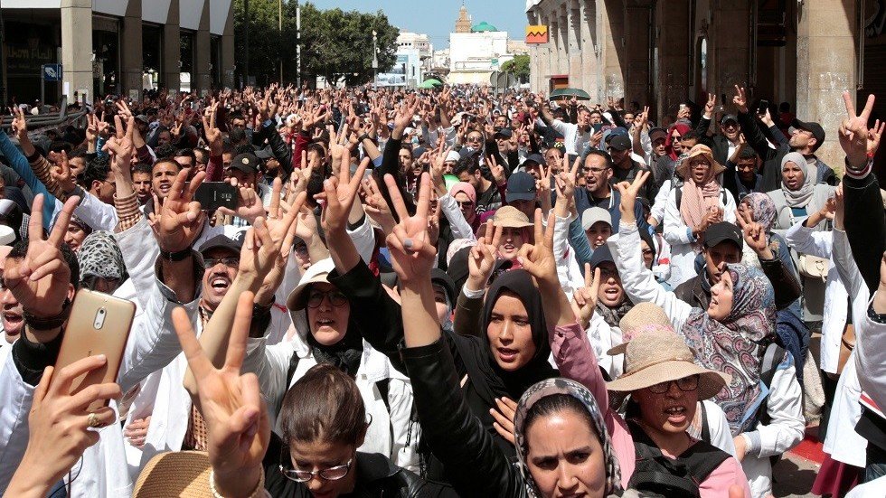 آلاف المغاربة يتظاهرون بالعاصمة الرباط لدعم معتقلي حراك الريف