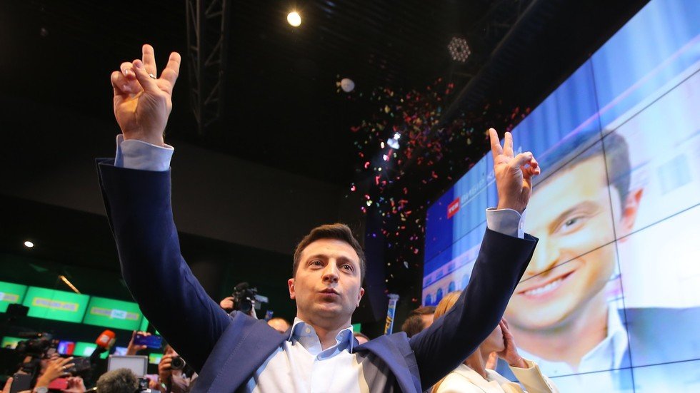 زيلينسكي يكتسح بوروشينكو في انتخابات الرئاسة الأوكرانية