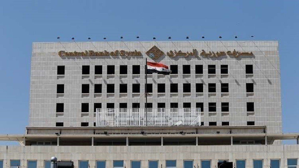 الدولار في سوريا يسجل مستويات قياسية والمركزي يعلق