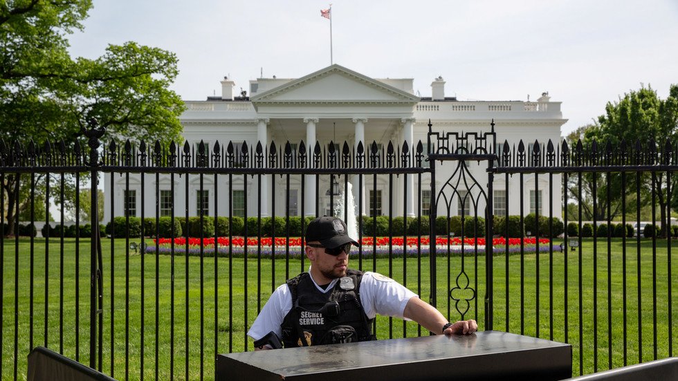 البيت الأبيض: ترامب قرر عدم تمديد إعفاء بعض الدول من عقوبات النفط الإيراني