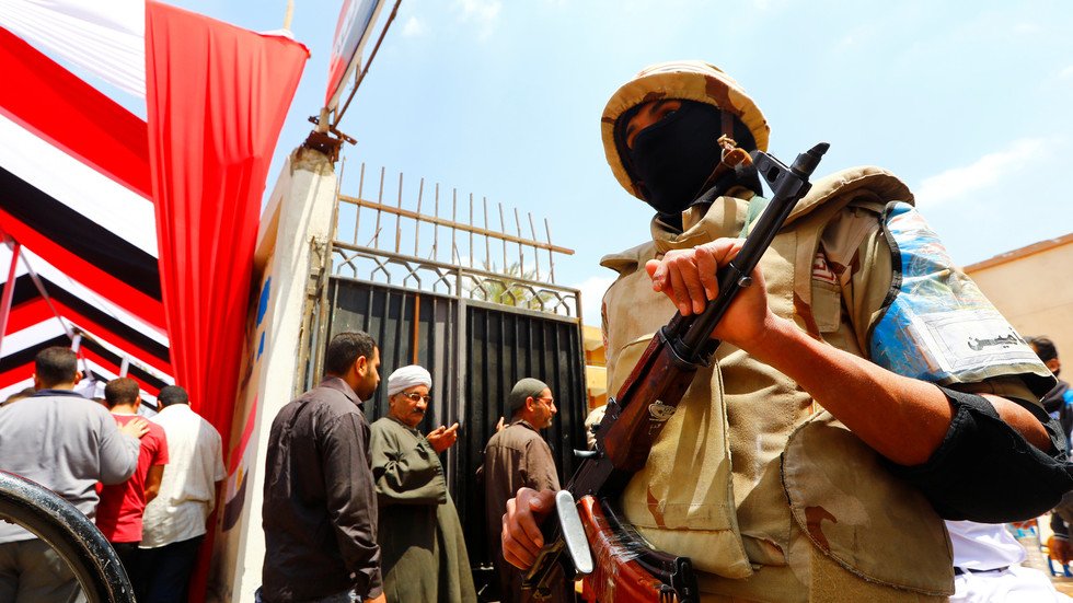 إغلاق صناديق الاقتراع وبدء فرز الأصوات في استفتاء تعديلات دستور مصر